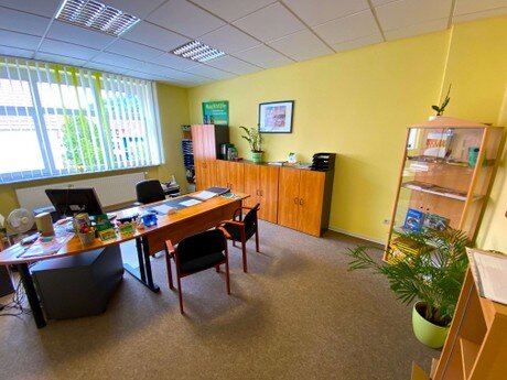 Büro- und Empfangsraum Lernstudio Besserwisser - Nachhilfe Homburg Online-Unterricht und E-Learning unter Einbeziehung digitaler Medien können alternativ zum Präsenzunterricht angeboten werden.