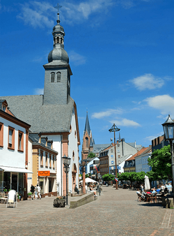 Auch in der Kaiserstraße, der Fußgängerzone St. Ingberts, das bekannte Restaurant und Cafe TIMES